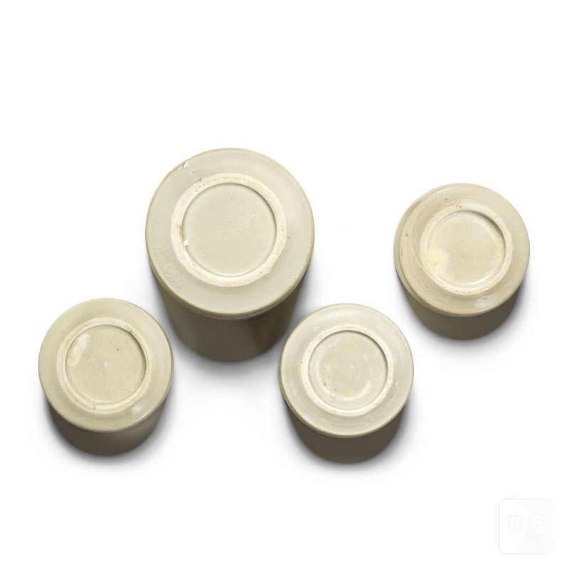 唐 米白釉圓盒四件 | FOUR CREAM-GLAZED COSMETIC BOXES AND COVERS - 图6